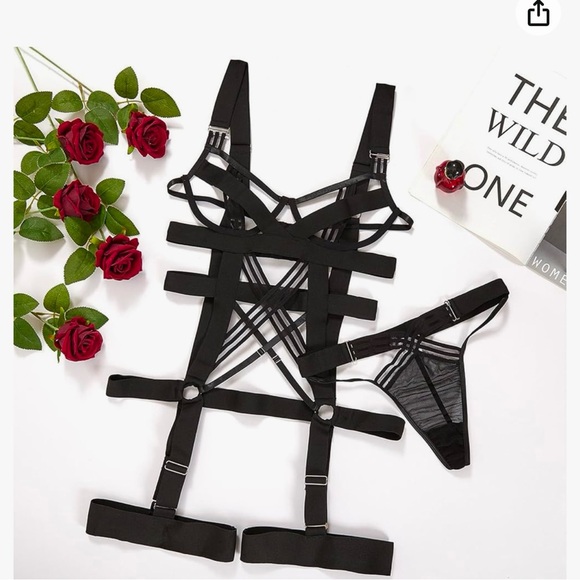 Black lingerie with push up bra, one piece, size small - Picture 3 of 6